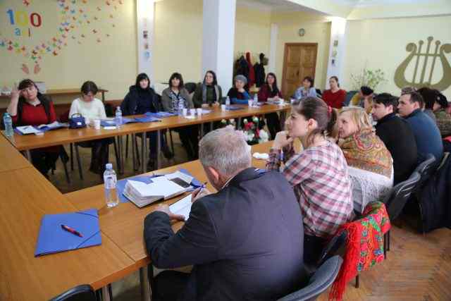 ​Club de discuții: Să ne gândim și la ce rămâne într-o comunitate după ce jurnalistul pleacă