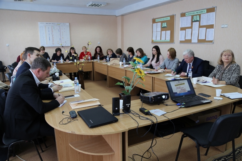 Club de discuții: Difuzarea informațiilor neverificate ar trebui sancționată mai aspru